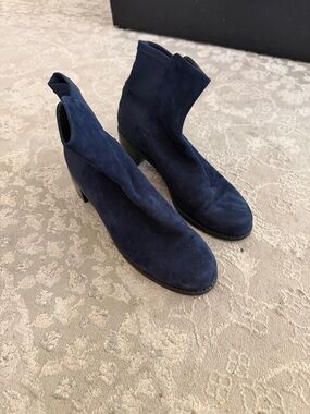 Stuart Weitzman Navy Suede Ankle Boots size 7.5